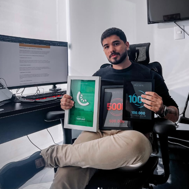 Gabriel Gons com premiações de vendas